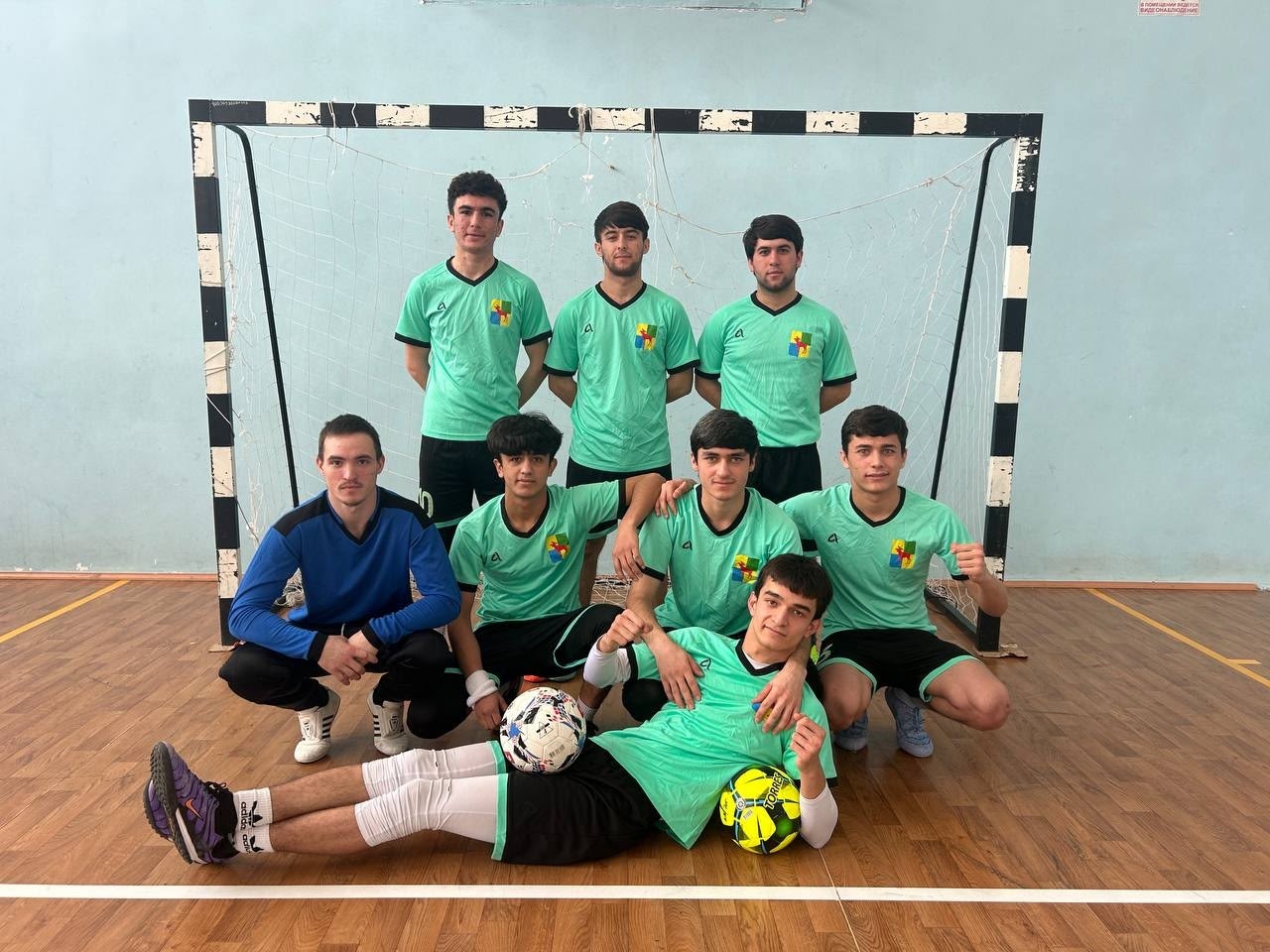 футболисты